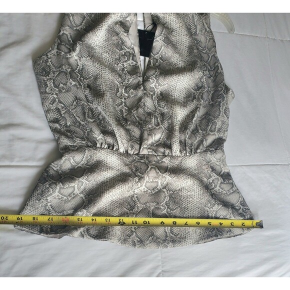 BCBG Max Azria   NWT Womens Top Gray Snakeskin Print XS Keyhole Neck And Peplum - Picture 7 of 8